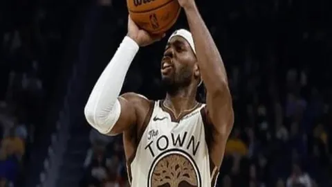 “橙转紫韵！申花新球衣色彩揭晓，前老板朱骏巧借沪上豪门红蓝风潮”